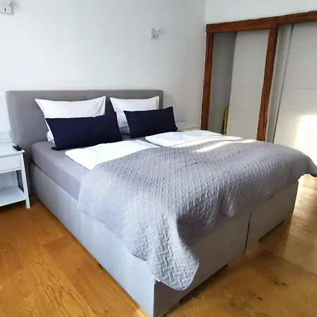Apartment Rheinufer Am Hindenburgpark